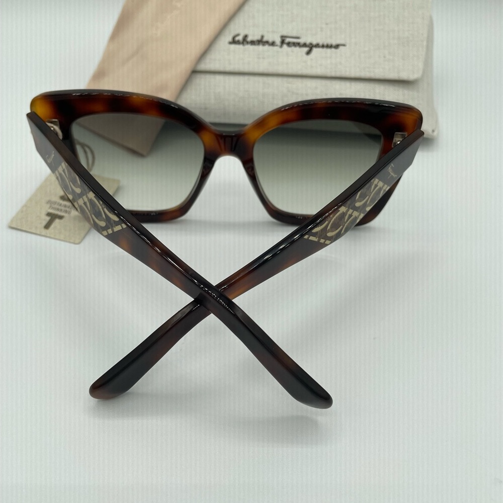 Salvatore Ferragamo Sunglasses SF1023S 214
Tortoise (NWT) - Picture 8 of 8